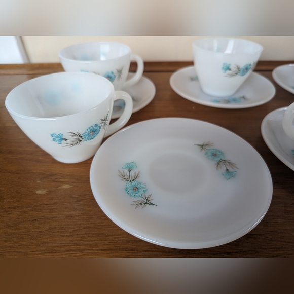 VINTAGE 1950's Fire King Bonnie Blue Carnation Milk Glass Teacup/Saucer Set of 5 - Picture 9 of 16
